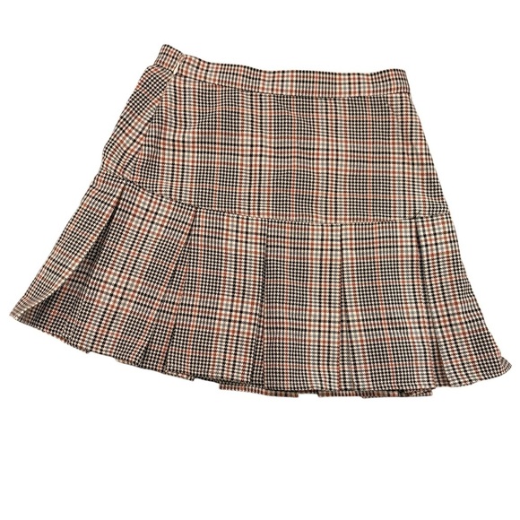 BB Dakota Checkered A-Line Skirt with Buckle Details - Picture 2 of 5